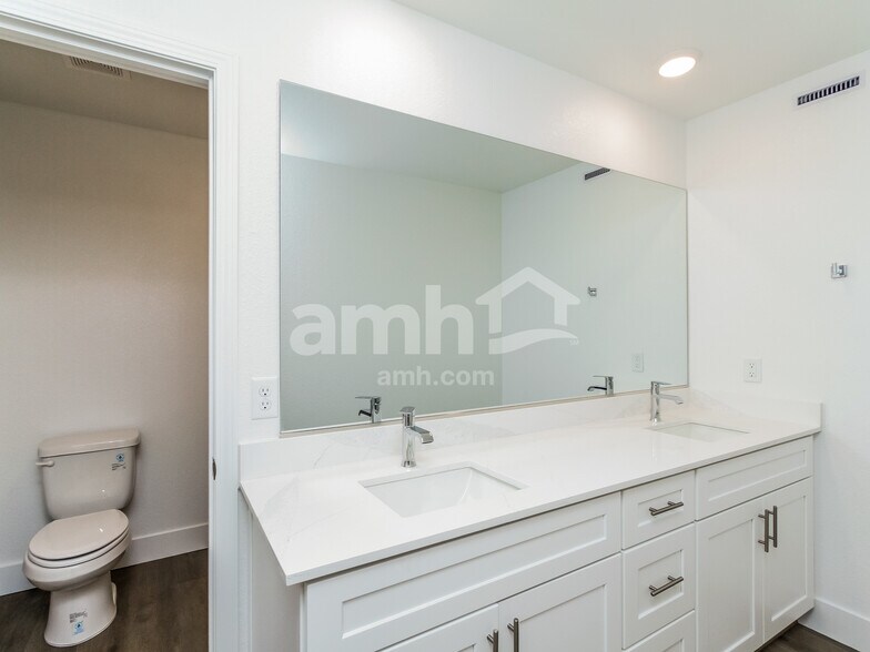 Building Photo - 11174 Magallanes St