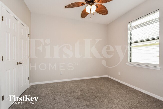 Building Photo - 2717 SW 18th Ave