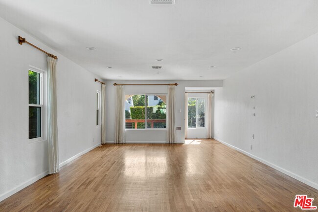 Building Photo - 4031 Edenhurst Ave