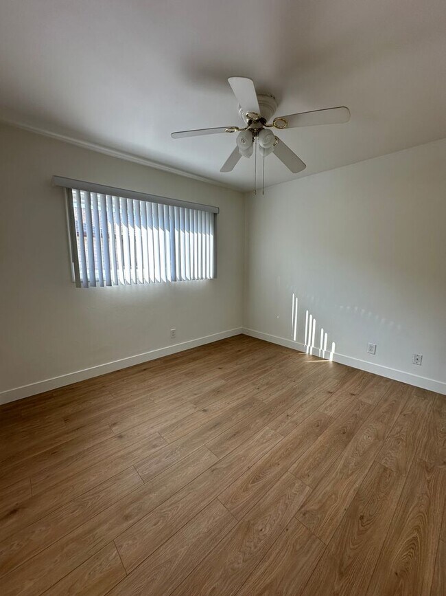 Building Photo - 2 Bed 1 Bath in the Beautiful Redondo Beac...