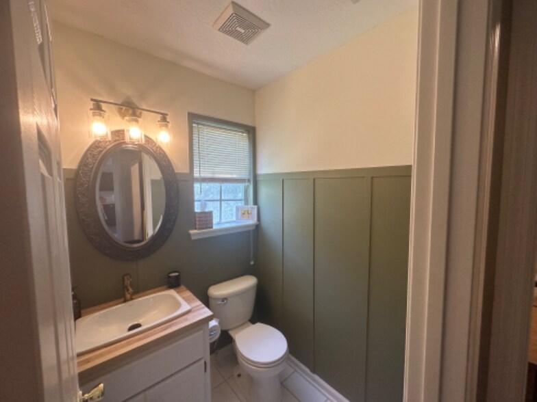 Building Photo - 5121 Saddle Cir