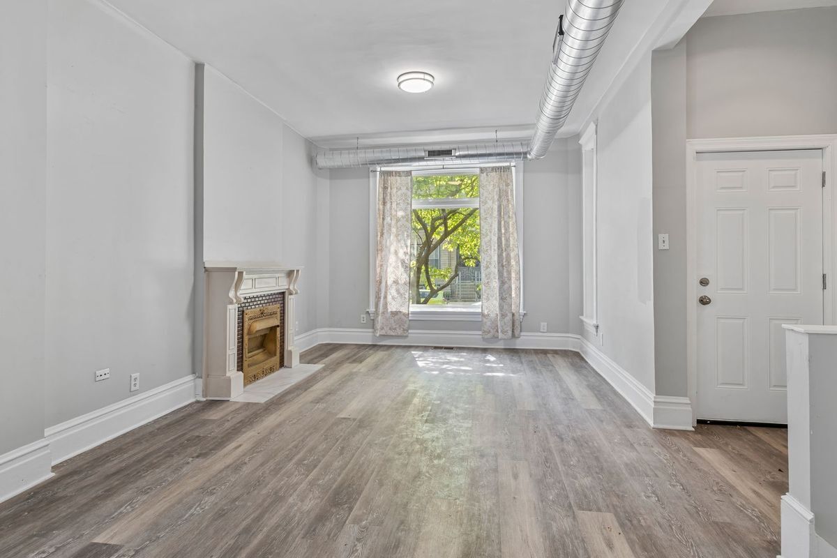 Building Photo - 1345 N Maplewood Ave