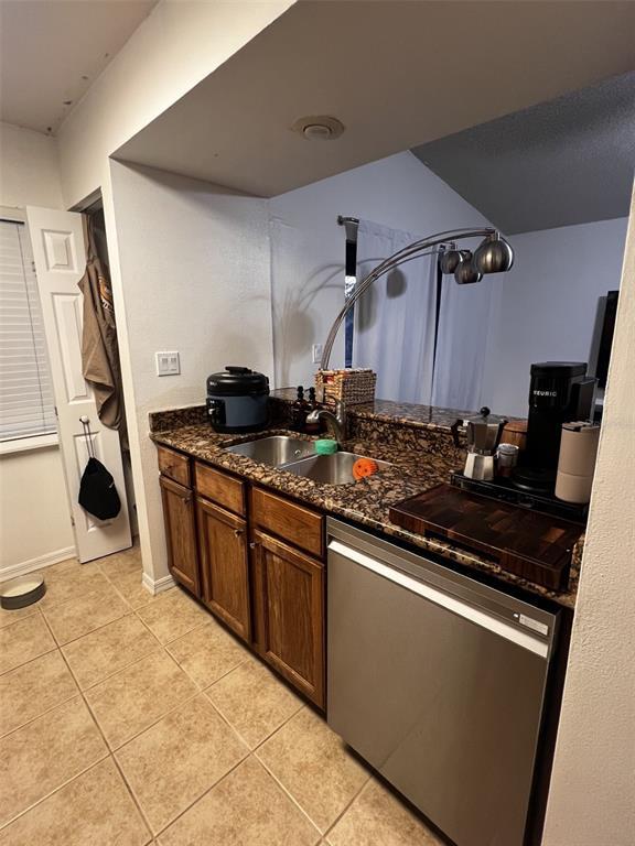 Building Photo - 202 Riverbend Dr