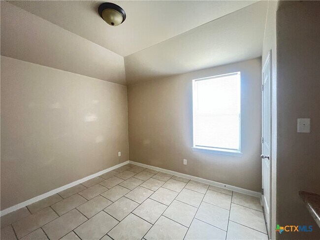 Building Photo - 4606 Cambridge Dr
