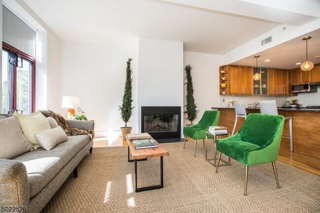 Building Photo - 85 Park Ave