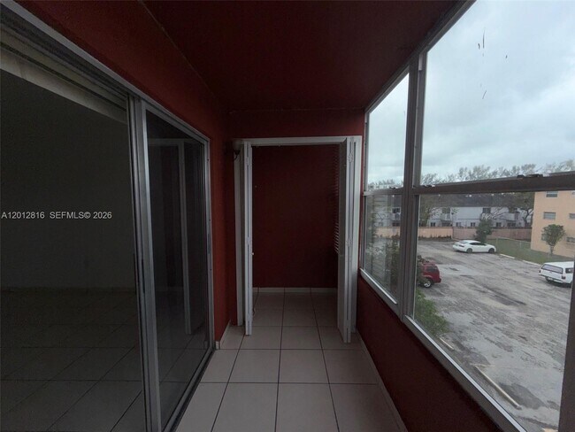 Building Photo - 120 Royal Palm Rd