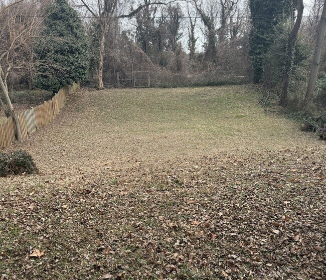 Building Photo - Large End Unit Townhome near Downtown Annapolis and Navy Stadium!