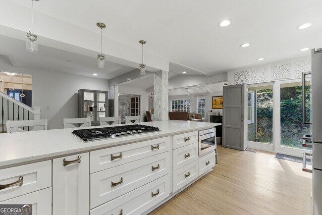 Building Photo - 302 Hascall Rd NW