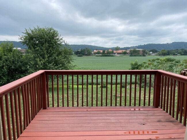 Building Photo - 3 Bed 3 Bathroom Townhouse In Marietta