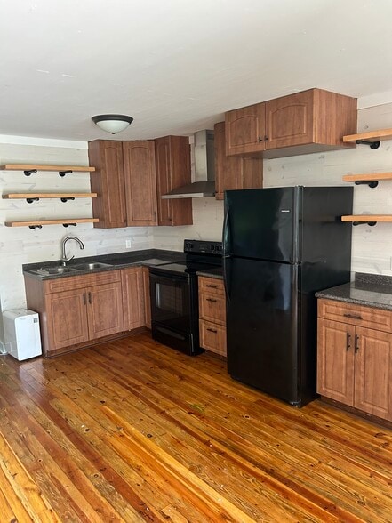 Building Photo - 516 Adams St