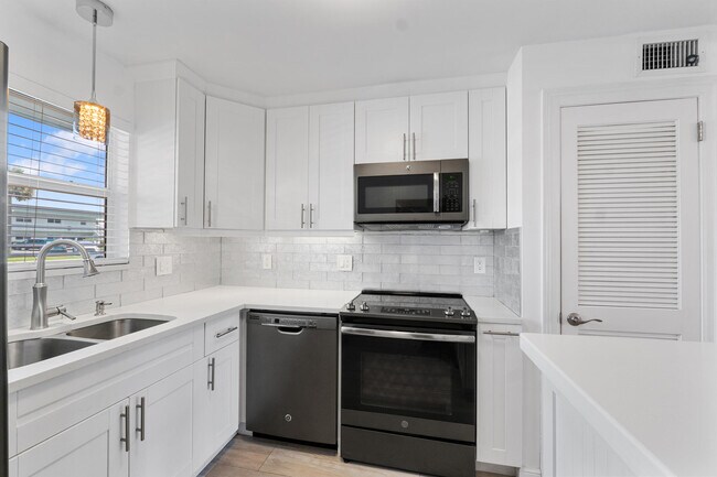 Building Photo - 109 Wettaw Ln