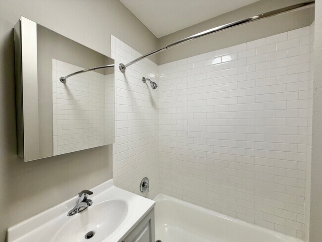 Building Photo - 3433 N Elaine Pl