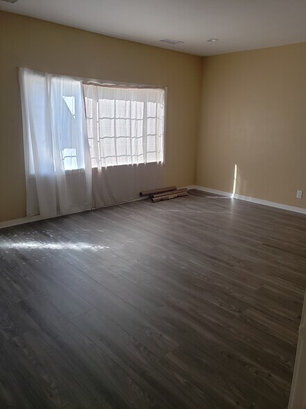 Building Photo - 8038 De Garmo Ave