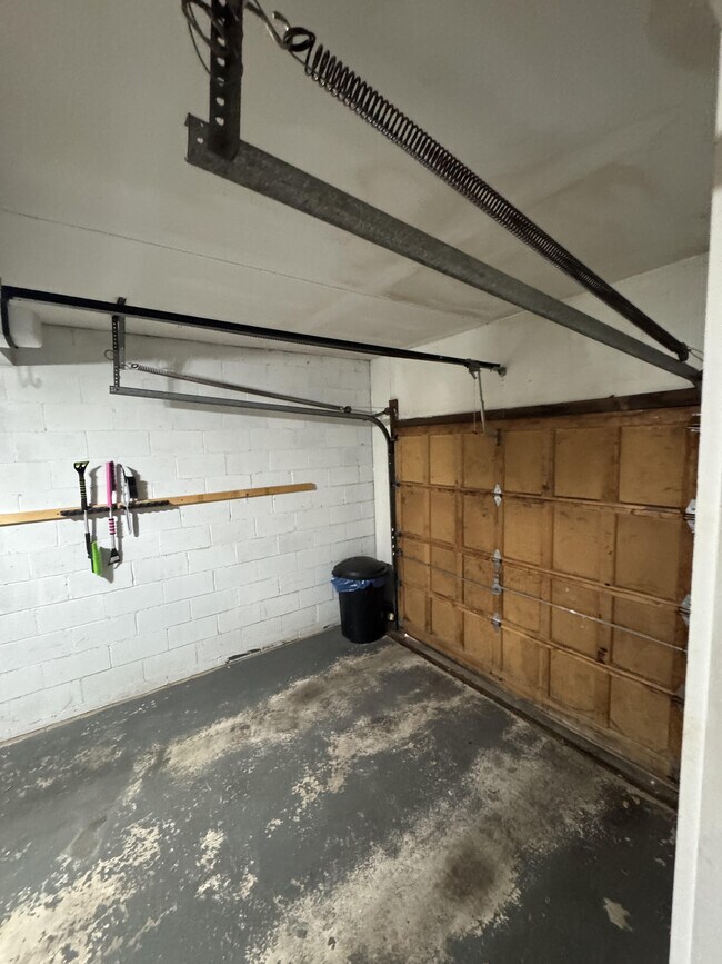 Building Photo - 2 Belmont