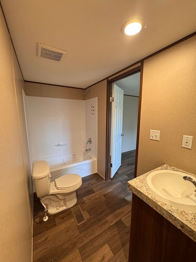 Building Photo - Energy-efficient mobile home for rent