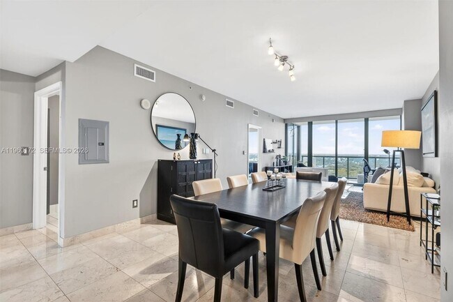 Building Photo - 601 NE 36th St