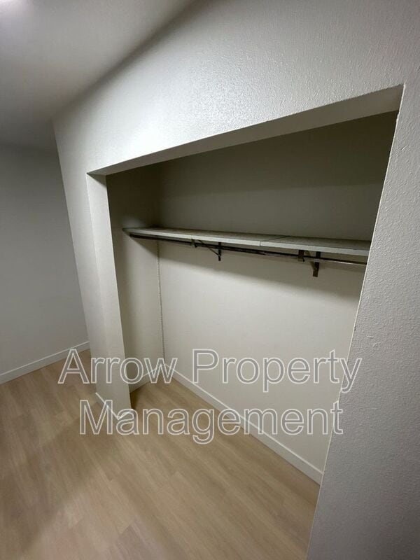 Building Photo - 215 E Arbor Ave