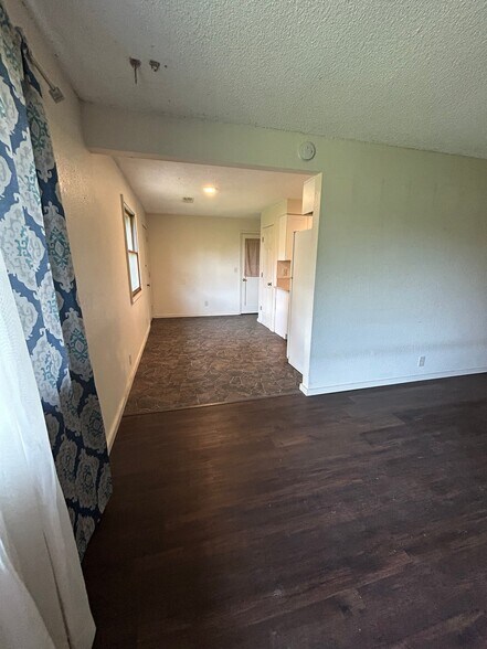 Building Photo - 1595 Scandia St