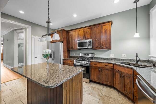 Building Photo - 2213 Missouri Ave