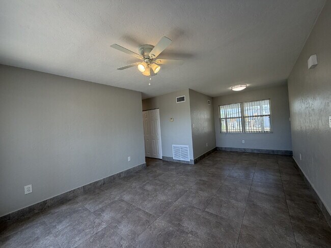 Building Photo - "Charming 3-Bedroom in Port Charlotte – Cozy Comfort Awaits!"