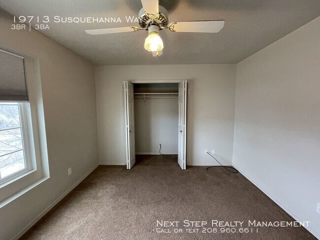 Building Photo - 3 Bed 2.5 Bath Home