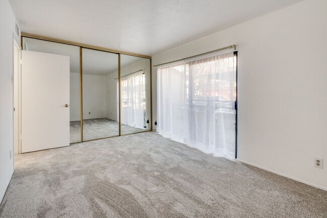Building Photo - RARE GEM / 1-Bed in Quail Run Community