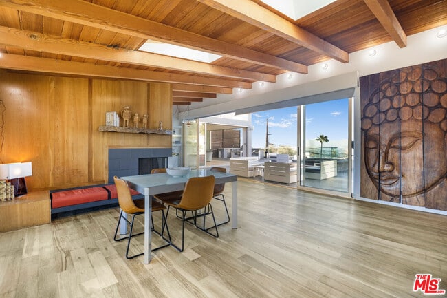 Building Photo - 7275 Mulholland Dr
