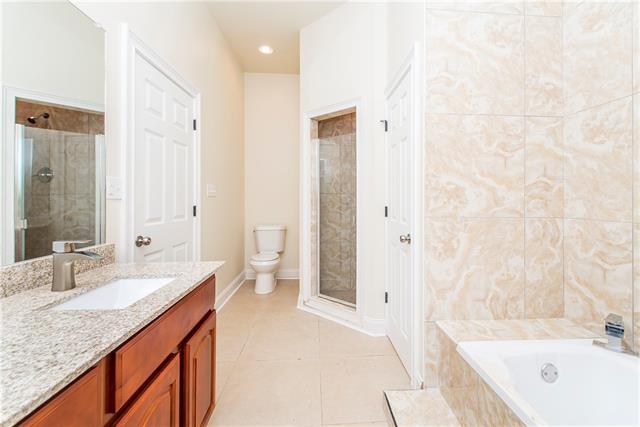 Building Photo - 1002 S Pine St