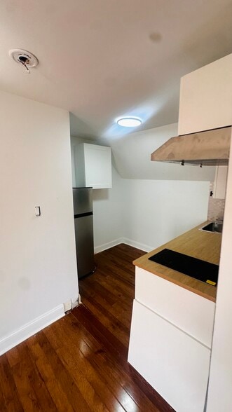 Building Photo - 5115 E Roosevelt Blvd