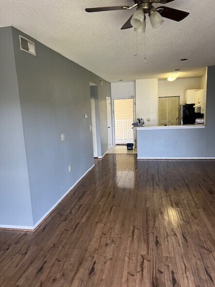 Building Photo - 10110 Winsford Oak Blvd