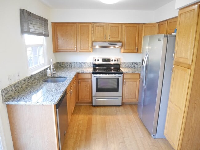 Building Photo - Jessup Townhome- Move-in Ready