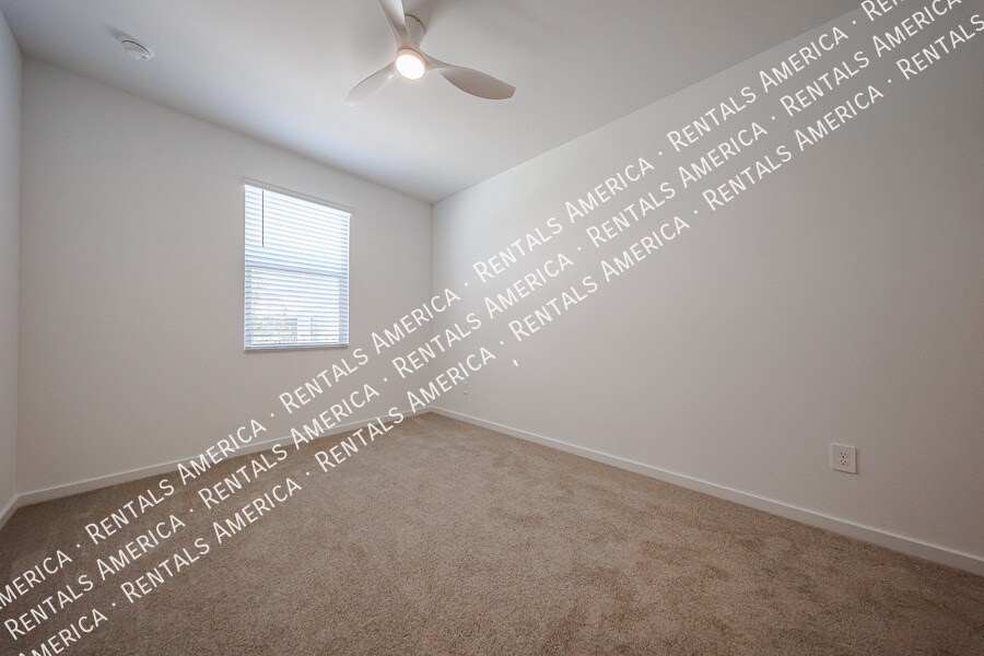 Building Photo - 3380 N Camden Dr