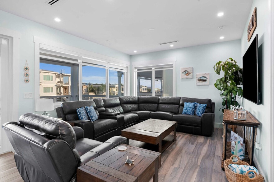 Primary Photo - 811 104th St