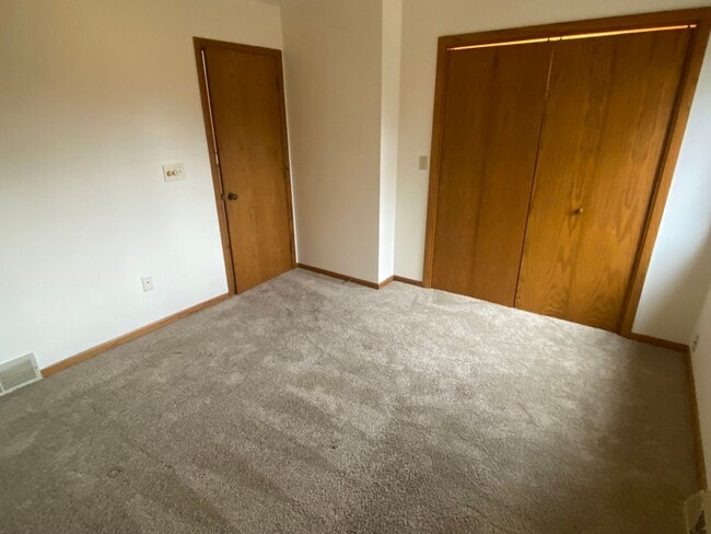 Building Photo - 3-Bedroom, 3-Full Bath Single Family Home with Amazing City Views