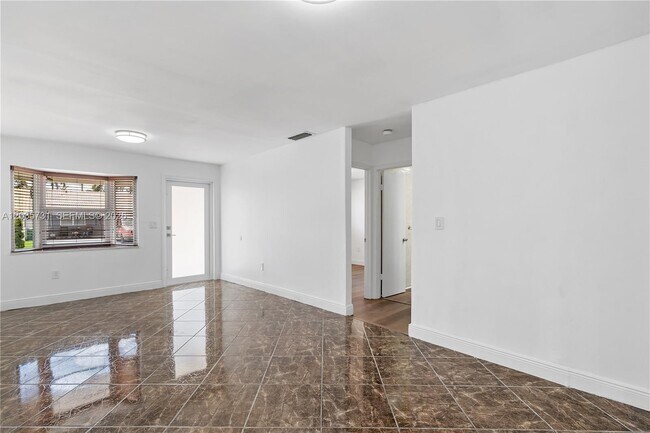 Building Photo - 11432 NW 87th Pl