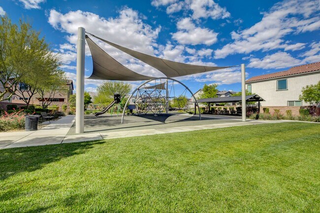 Building Photo - Modern Comfort Meets Stunning Mountain Views