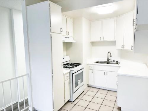 Building Photo - 14805 Magnolia Blvd