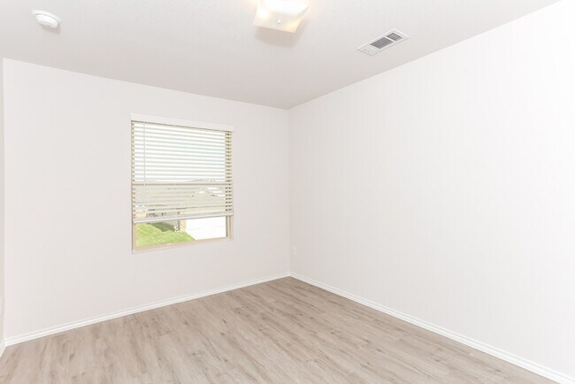 Building Photo - 8224 Runner Oak Ln