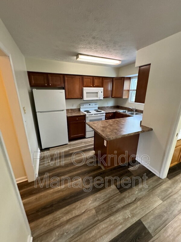 Building Photo - 120 Heather Rd