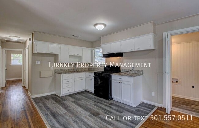 Building Photo - 713 Ellen Dr