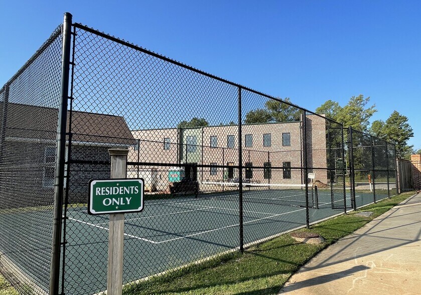 Pickleball Court - 1946 Chestnut Pk Ln