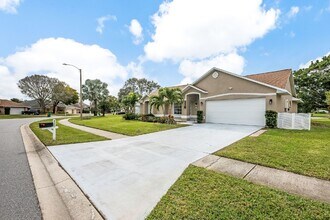 Building Photo - Stunning 3 Bed, 2 Bath Home in Vizcaya Estates