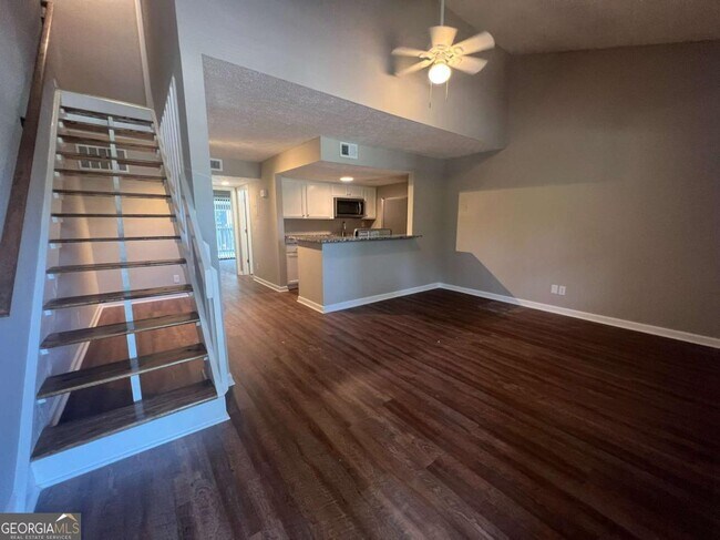 Building Photo - 1001 Park Hill Dr