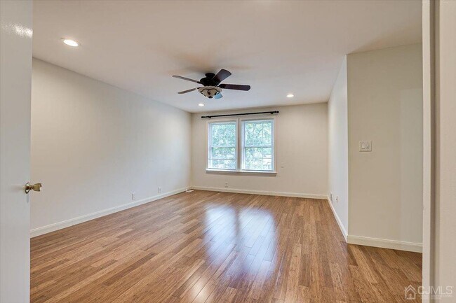 Building Photo - 3902 Springbrook Dr