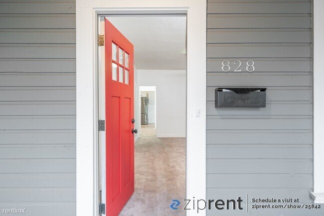 Building Photo - 2 br, 1 bath House - 828 Southeast Cedar S...