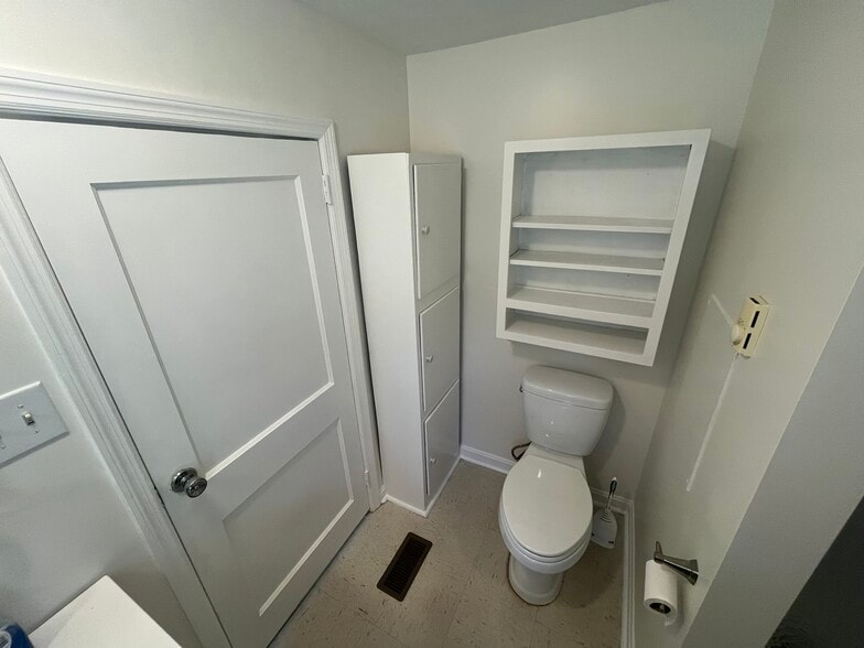 Bathroom - 328 Tyrone St