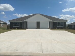 Building Photo - 610 W Loren Dr