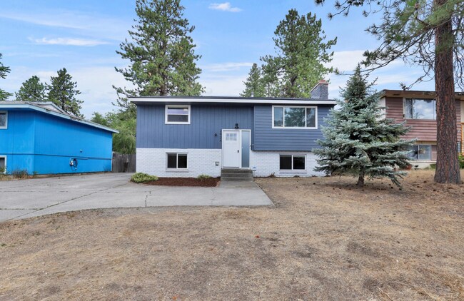 Building Photo - Charming Unfurnished Spokane Home with Large Shop in a Prime Northwest - Unfurnished