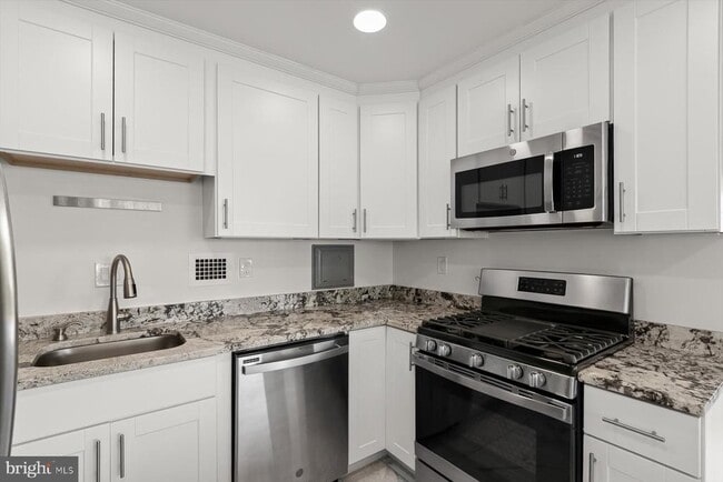 Building Photo - 5500 Friendship Blvd