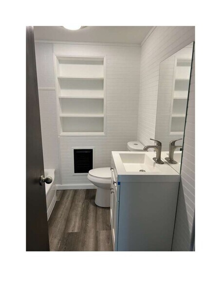 Building Photo - 401 Hyde Park Dr